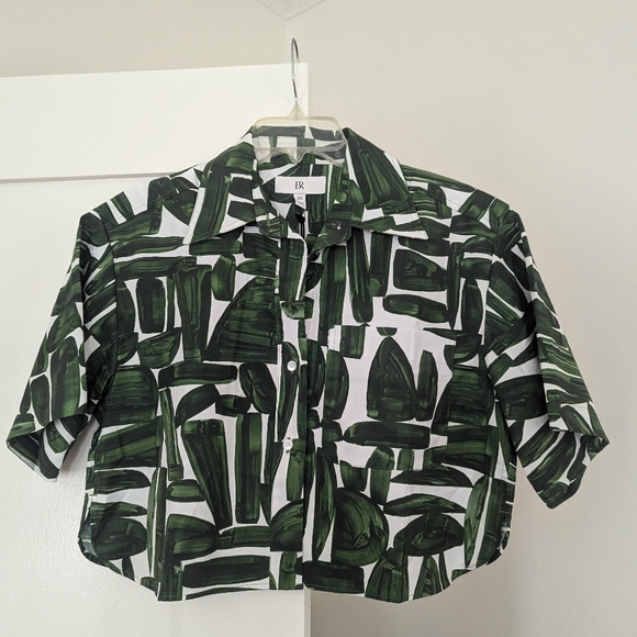 Banana Republic- The Boxy Crop Short-Sleeve Shirt (Green Print) - Picture 3 of 4